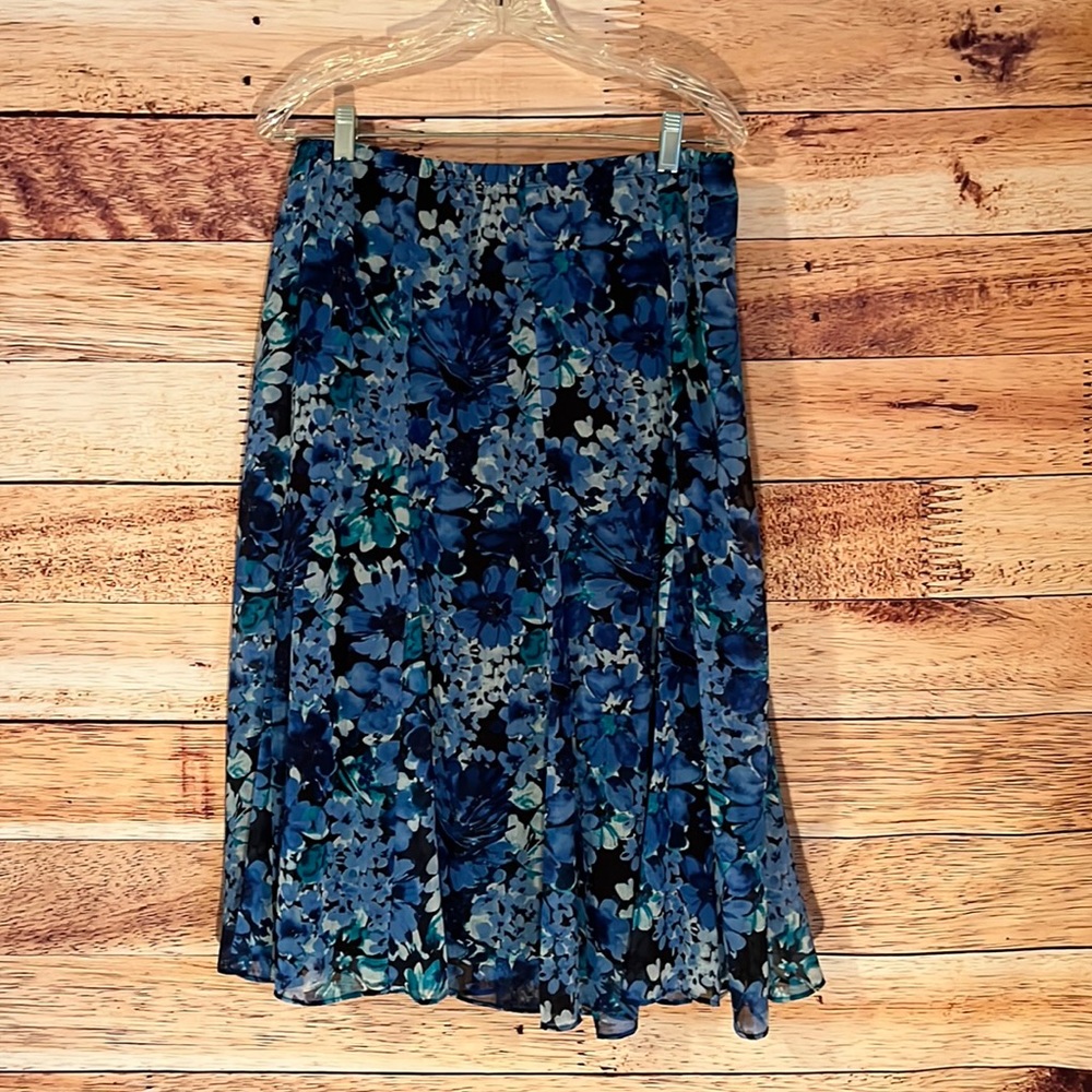 Blue floral skirt size M
